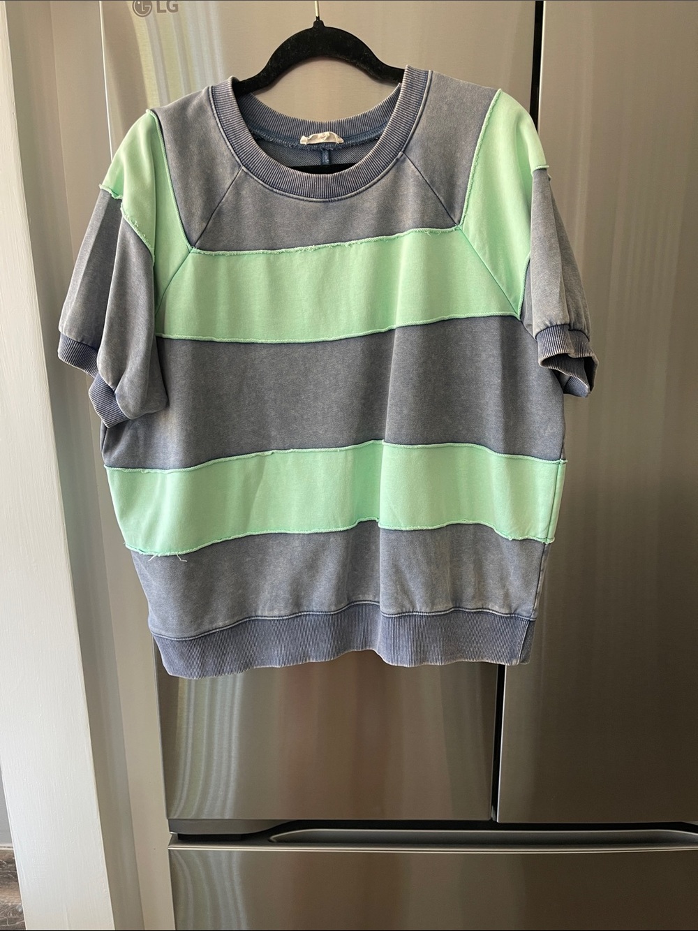 Easel Short-Sleeve Colorblock Sweatshirt in Mint & Gray-Blue